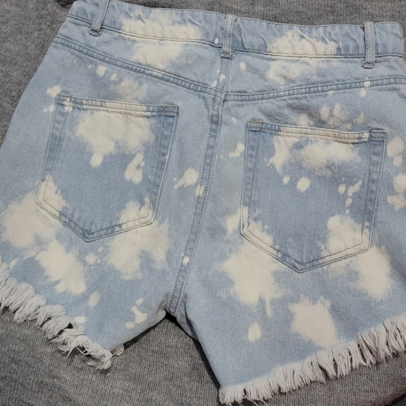 Wild Fable hi rise bleached, blue button fly, frayed hem shorts size 4 Worn once - Picture 3 of 8